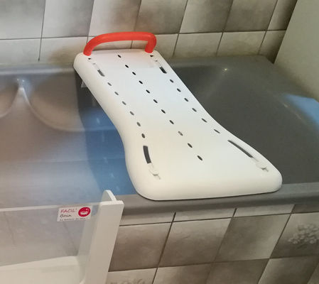 NOEBAIN - La planche de bain, un accessoire indispensable pour votre stabilité et votre sécurité